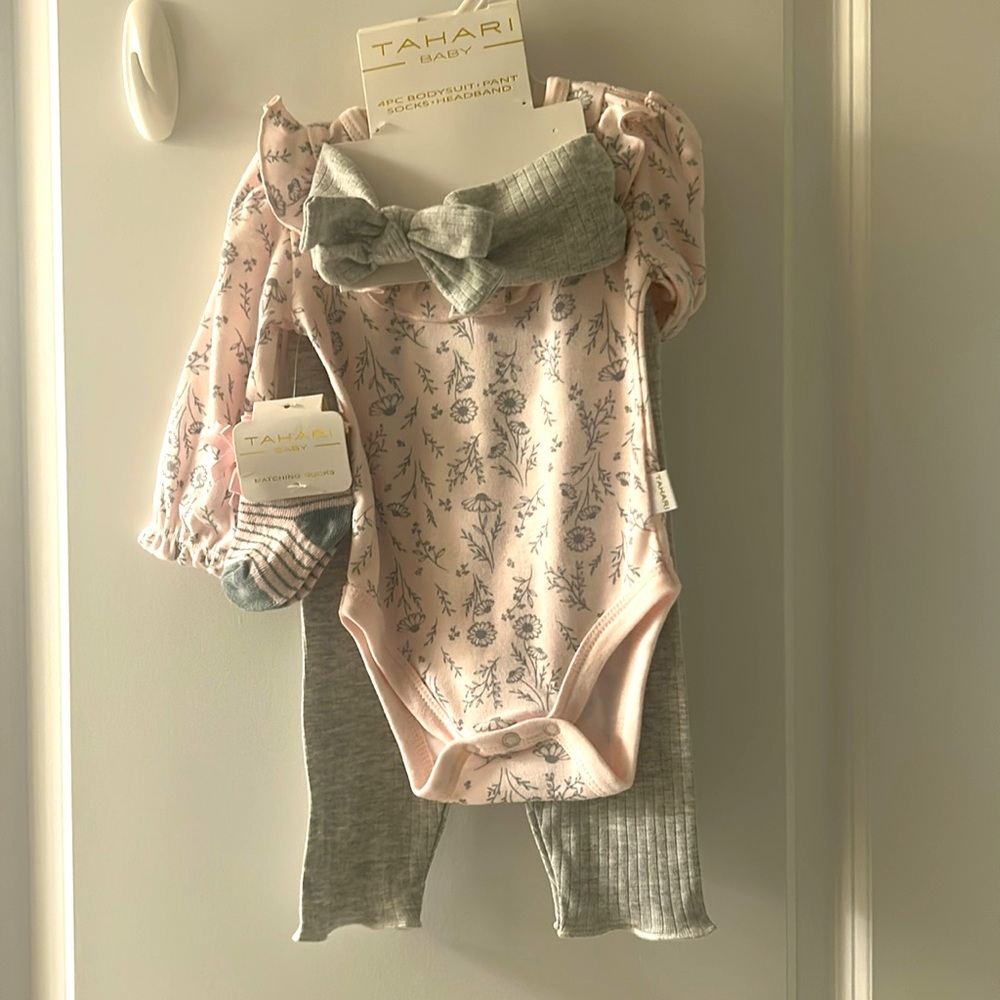 Tahari Baby 4pc Outfit Set